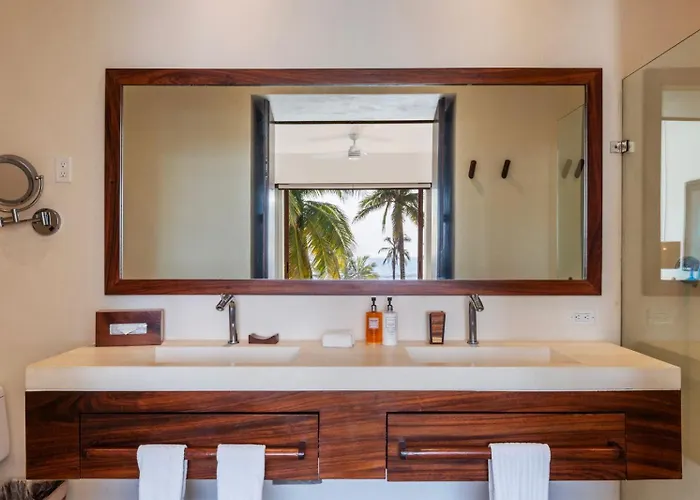Resort Marea Beachfront H48 *