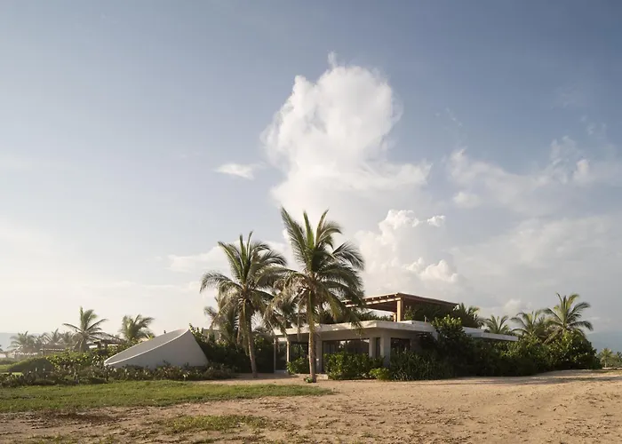 Marea Beachfront H48 *