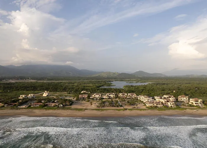 Resort Marea Beachfront H48 Zihuatanejo